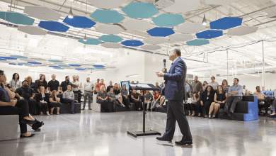 Bob Farrell speaks to GlobalTranz employees in 2018.