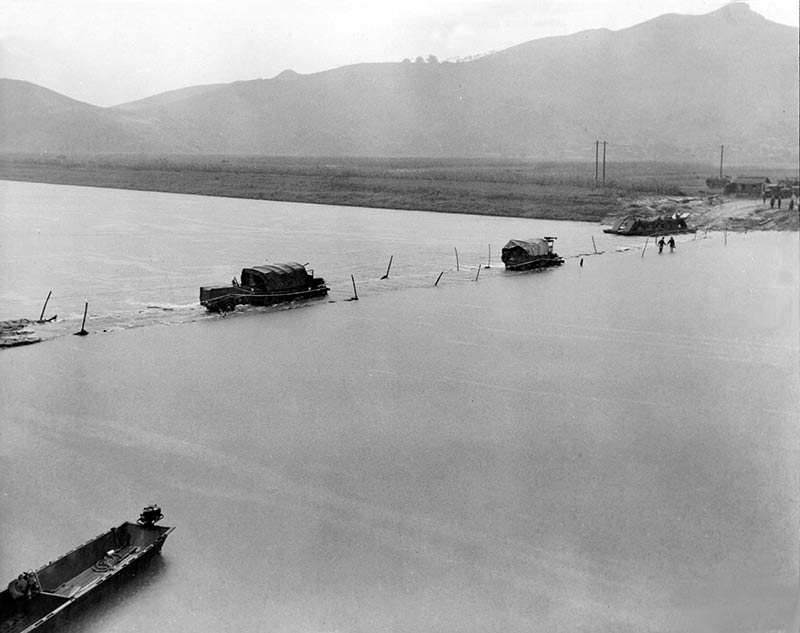 Korean war convoy 
