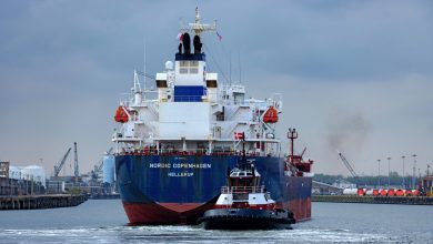 Vessel with tugboat